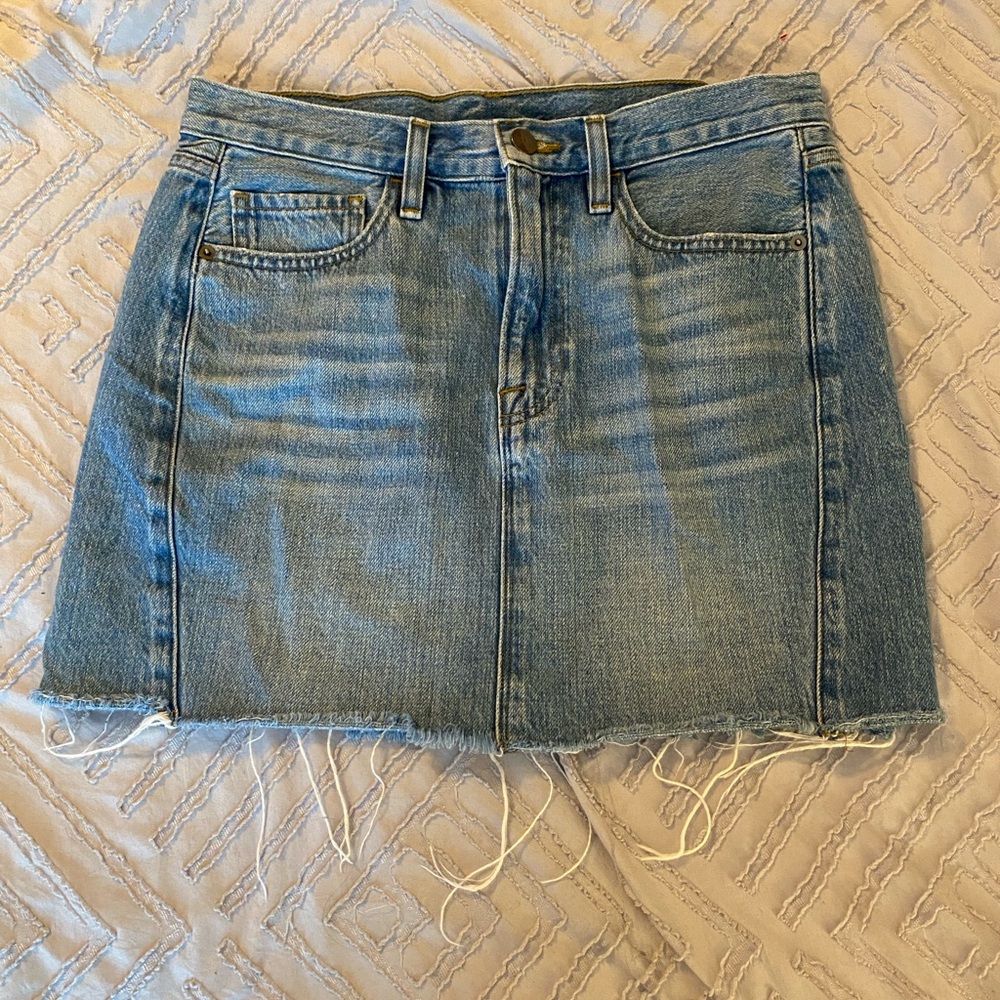 Frame size 27 / 4 Denim Frayed Hem Blue Le Mini Skirt in Oliver wash